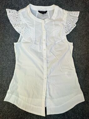 Banana Republic Ivory Eyelet Sleeve Blouse Size 6
